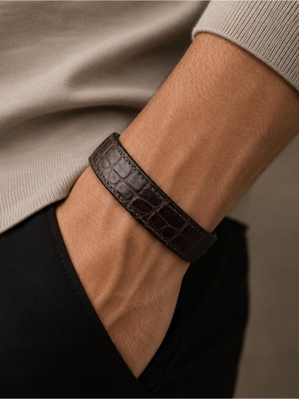 Hermès Havane Alligator Leather Bracelet in Dark Brown with Tan Interior - Picture 2 of 8